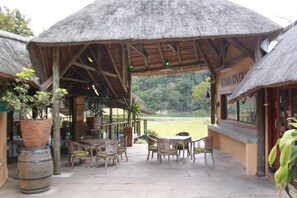 Terrace/patio - N'taba River Lodge (Port St Johns)