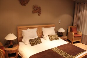 Premium bedding, in-room safe, desk, free WiFi - N'taba River Lodge (Port St Johns)