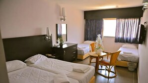 Quadruple Room | 1 bedroom, minibar, in-room safe, desk - Aquamarine Hotel (Eilat)