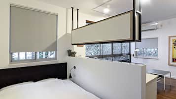 Estudio Grand | Cortinas blackout, tabla de planchar con plancha y wifi gratis