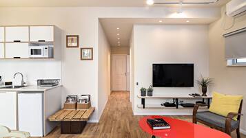 40-inch flat-screen TV with cable channels, TV, Netflix