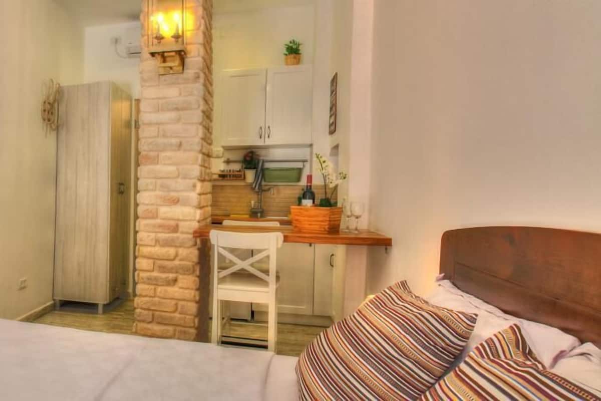 Apartment, Ground Floor | Soundproofing, iron/ironing board, rollaway beds, free WiFi