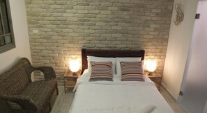 Studio | Soundproofing, iron/ironing board, rollaway beds, free WiFi - Banker's Boutique (Haifa)