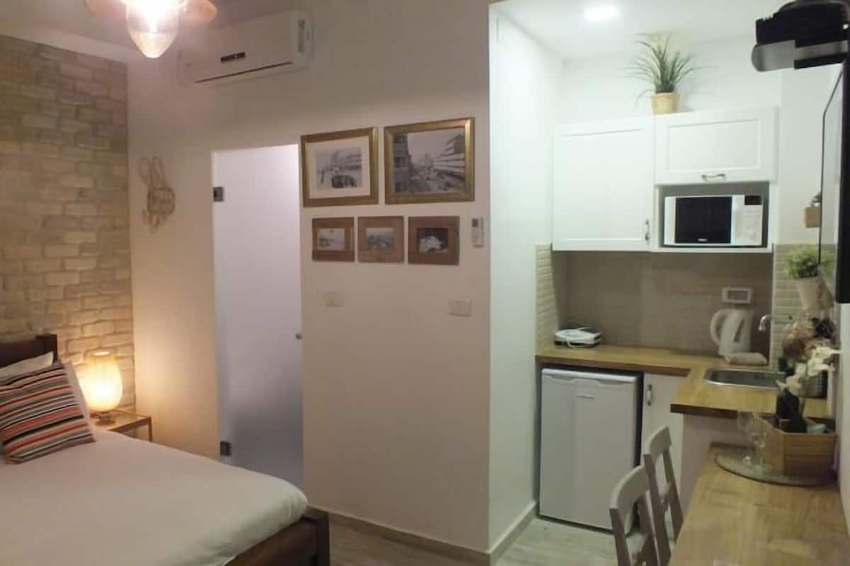 Studio | Soundproofing, iron/ironing board, rollaway beds, free WiFi