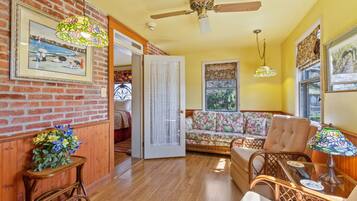 Suite Deluxe, hidromasaje | Ropa de cama hipoalergénica y decoración personalizada