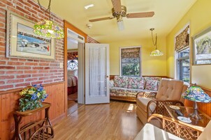 Deluxe Suite, Jetted Tub | Hypo-allergenic bedding, individually decorated, individually furnished