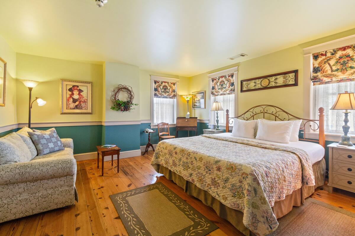 Hypo-allergenic bedding, free WiFi, individually decorated