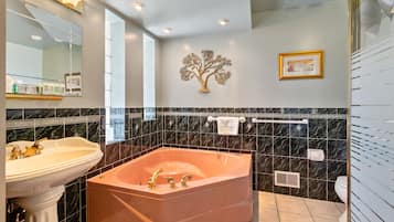 Deluxe Suite, Jetted Tub | Jetted tub