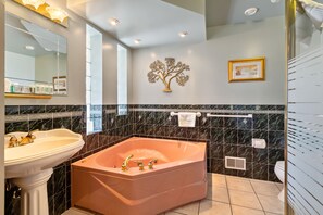 Suite Deluxe, bañera de hidromasaje | Bañera de hidromasaje