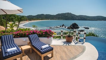 Villa, 4 habitaciones, alberca privada, vista a la bahía | Vista desde la propiedad