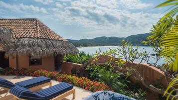 Garden Suite | Hypo-allergenic bedding, in-room safe, desk, soundproofing