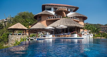 Villa El Murmullo by La Casa Que Canta