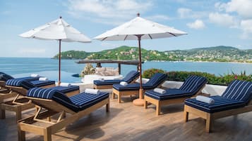 Outdoor pool, pool umbrellas, sun loungers