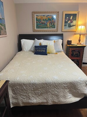 Room, Private Bathroom (Deluxe Room) | Egyptian cotton sheets, premium bedding, individually decorated - Sunshine LA BnB (Van Nuys)