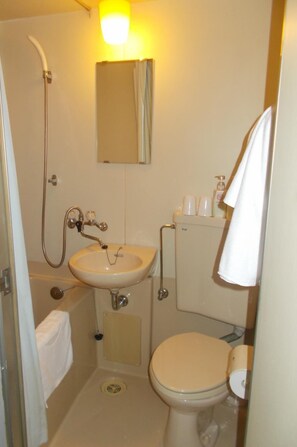 Combined shower/tub, free toiletries, hair dryer, slippers