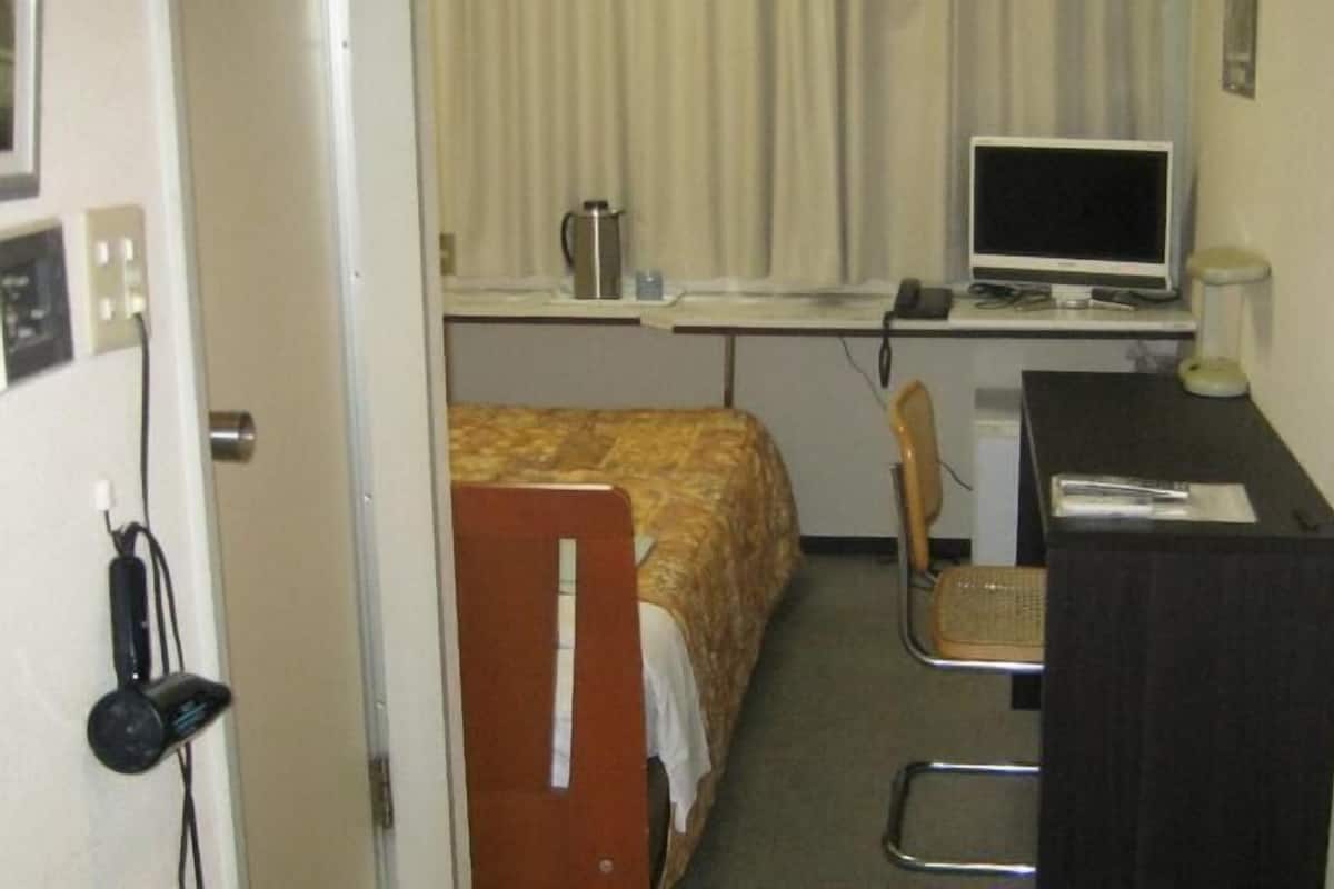 Desk, free WiFi