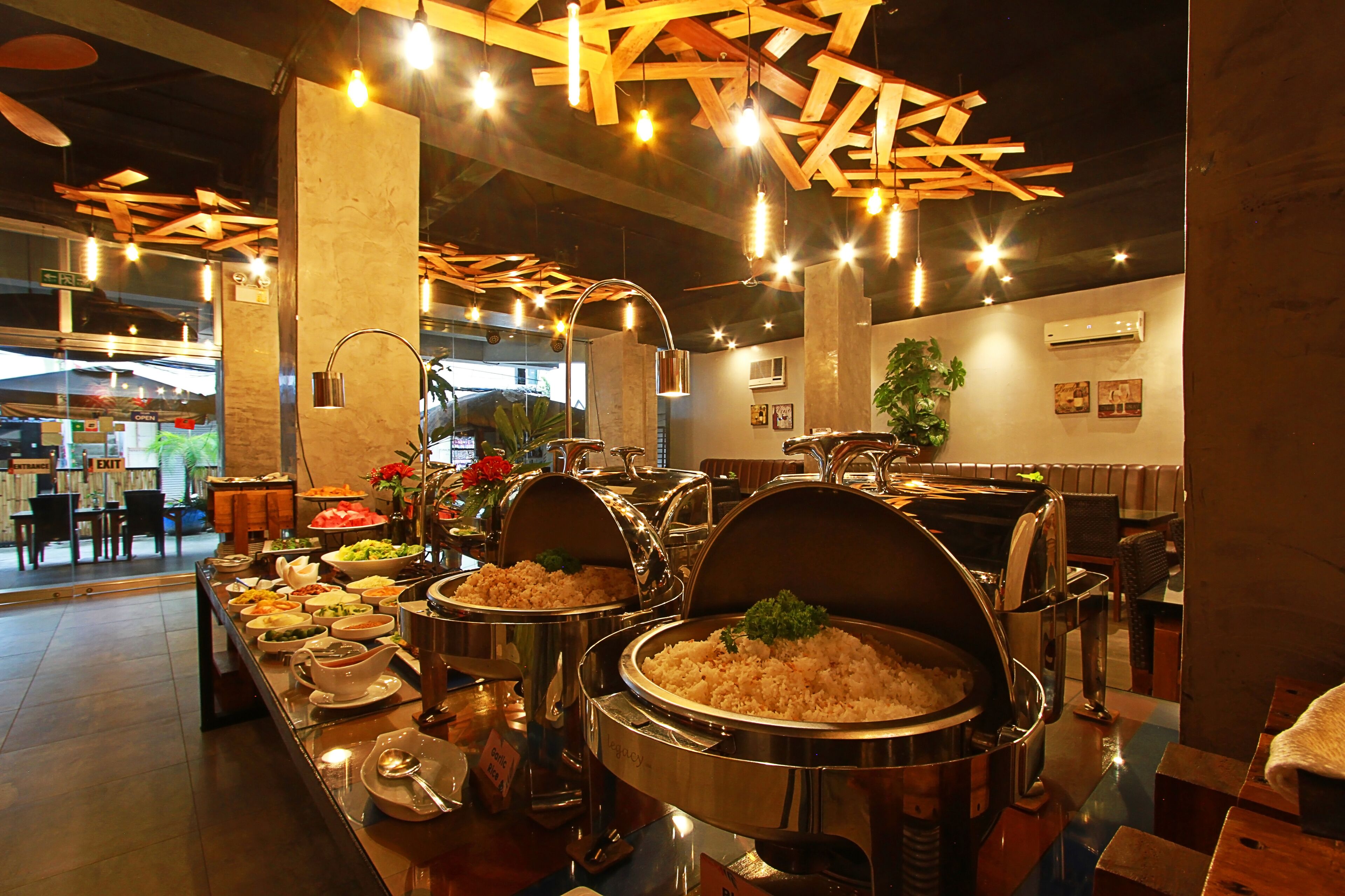 Daily buffet breakfast (PHP 499 per person)