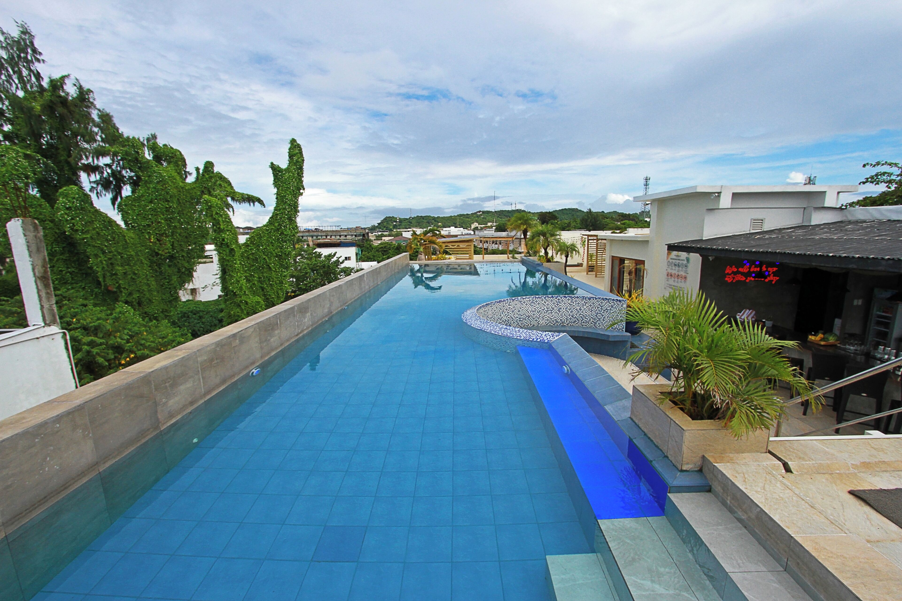 Outdoor pool, sun loungers