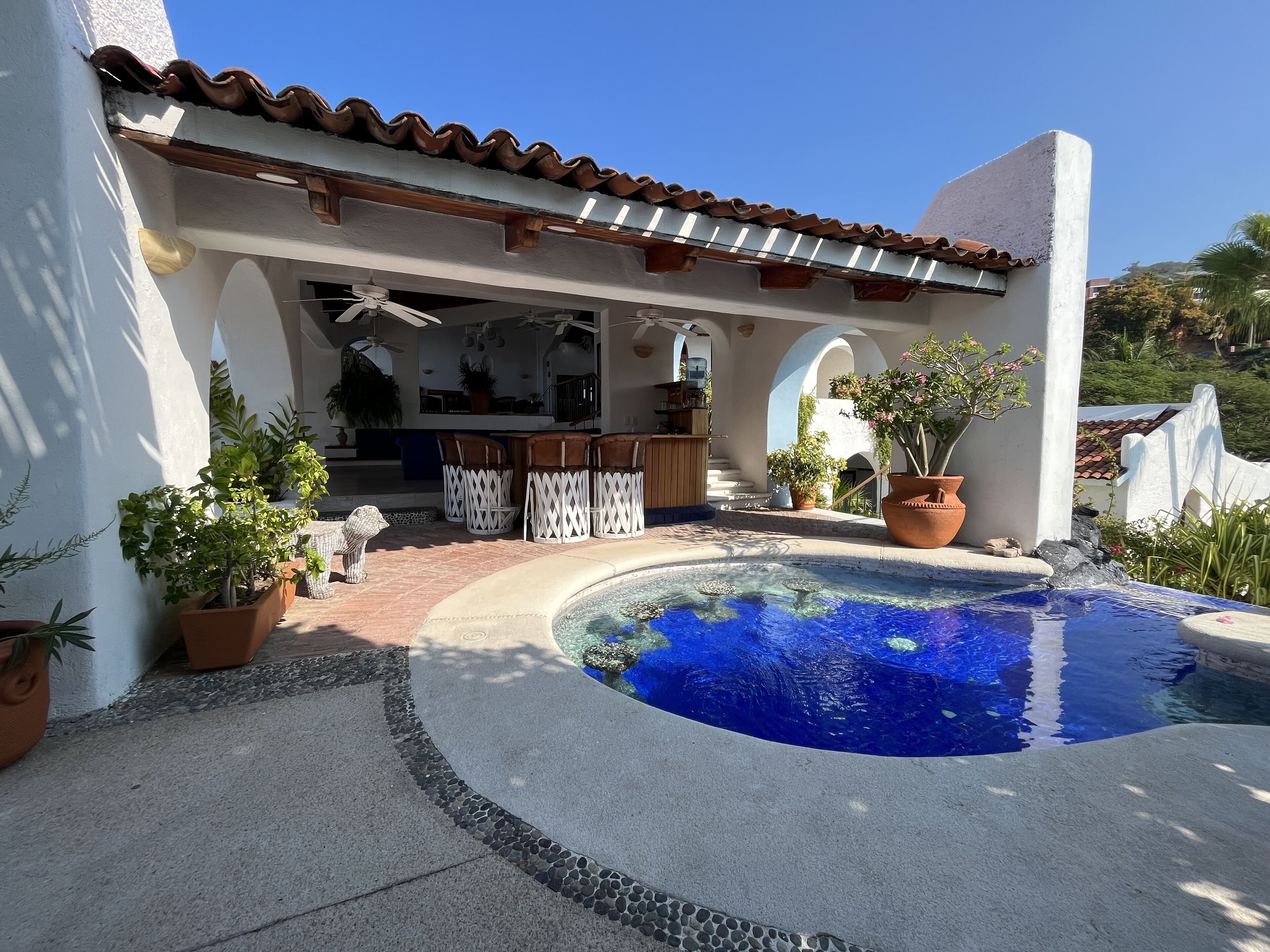 outdoor pool, pool loungers