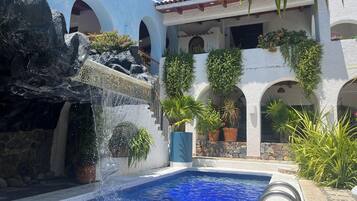 Outdoor pool, open 7 AM to 9 PM, pool loungers