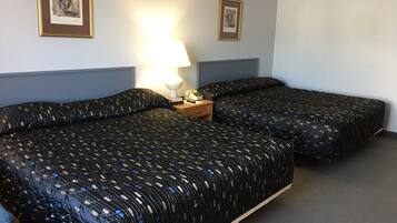 Skrivebord, blendingsgardiner, wi-fi (inkludert) og sengetøy