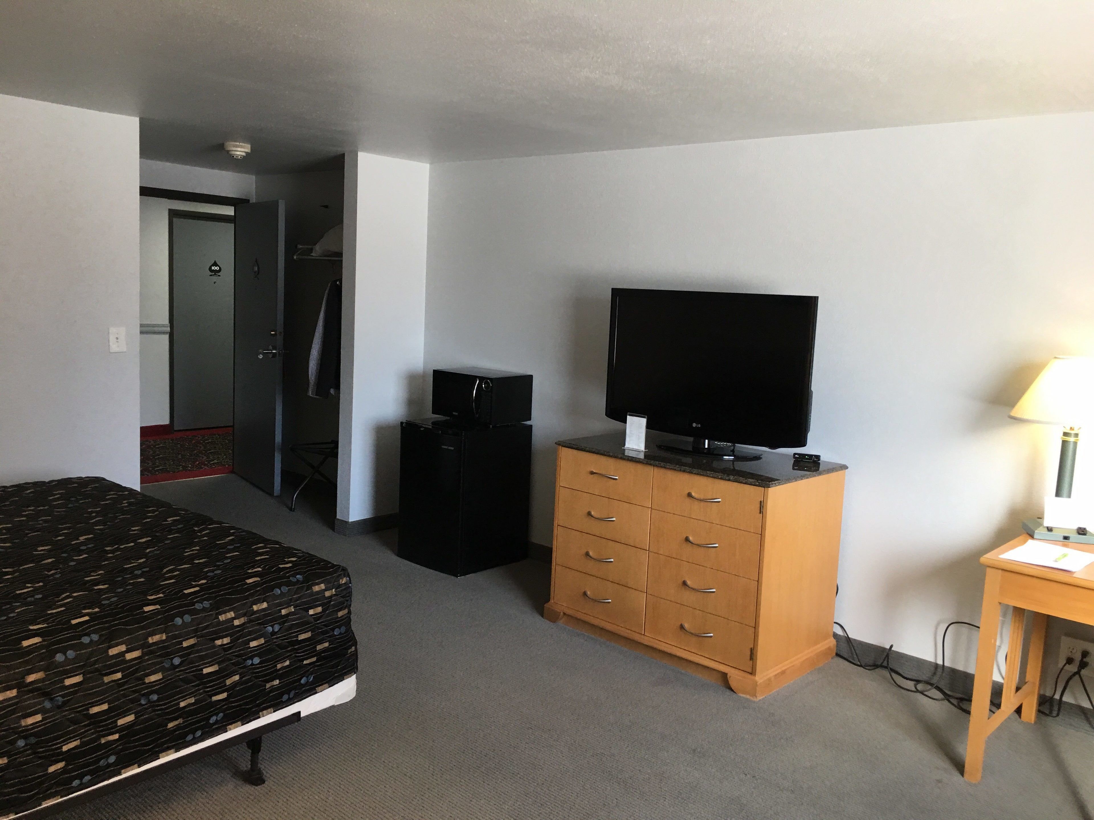 deluxe room, 1 king bed, refrigerator & microwave | desk, blackout curtains, free wifi, bed sheets