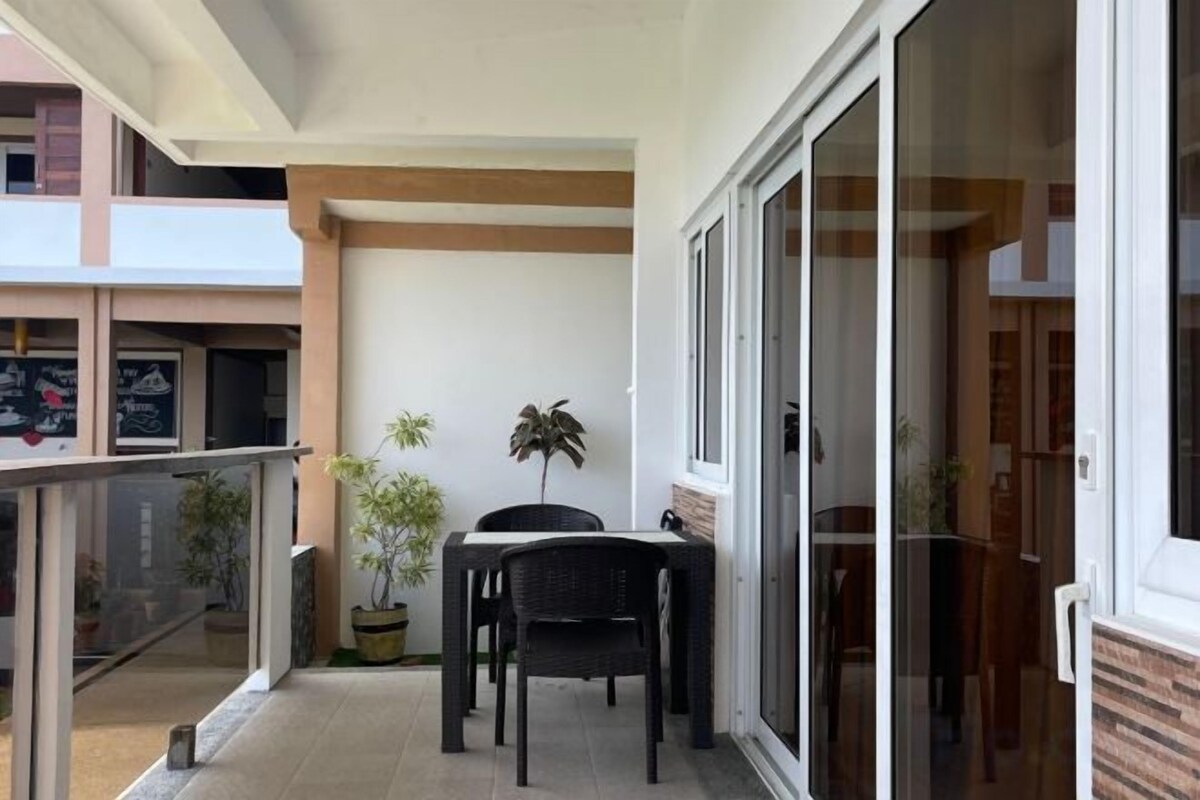 Outdoor dining | Breakfast, lunch, dinner and brunch served