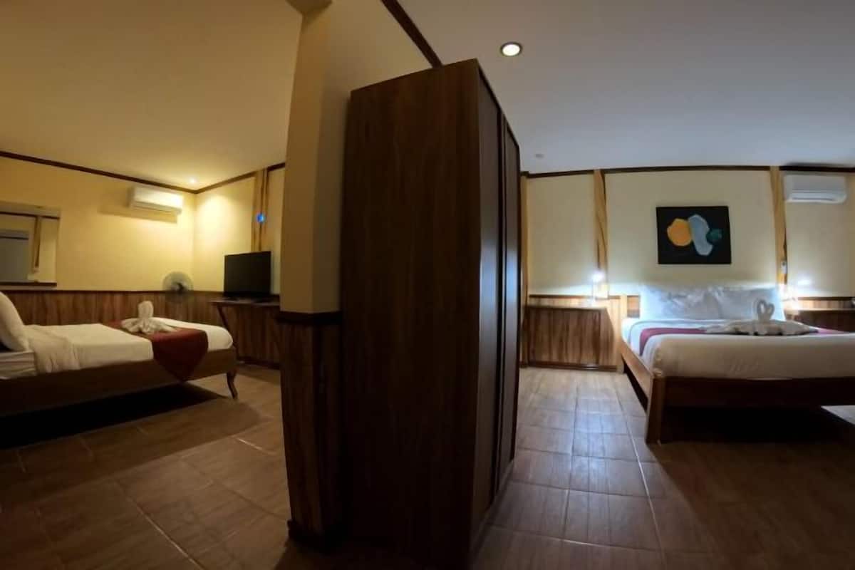 1 bedroom, Egyptian cotton sheets, premium bedding, down duvets