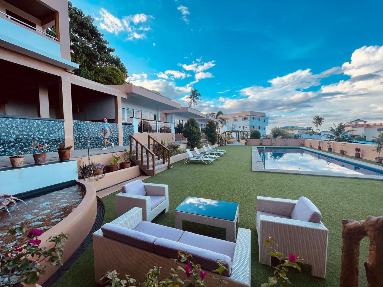 Outdoor pool, pool loungers