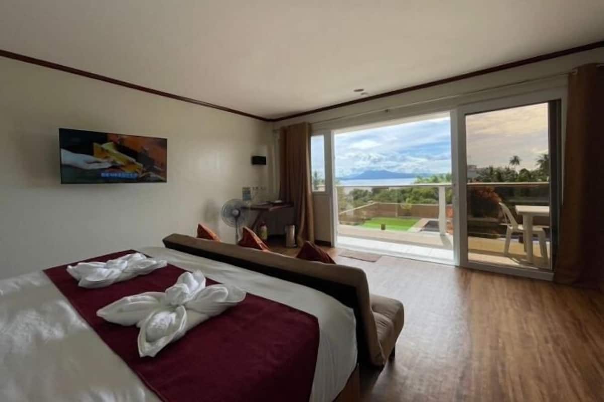 1 bedroom, Egyptian cotton sheets, premium bedding, down duvets