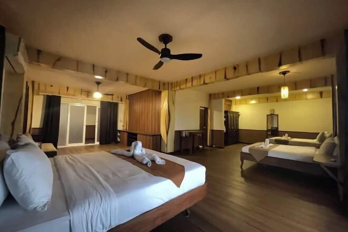 1 bedroom, Egyptian cotton sheets, premium bedding, down duvets