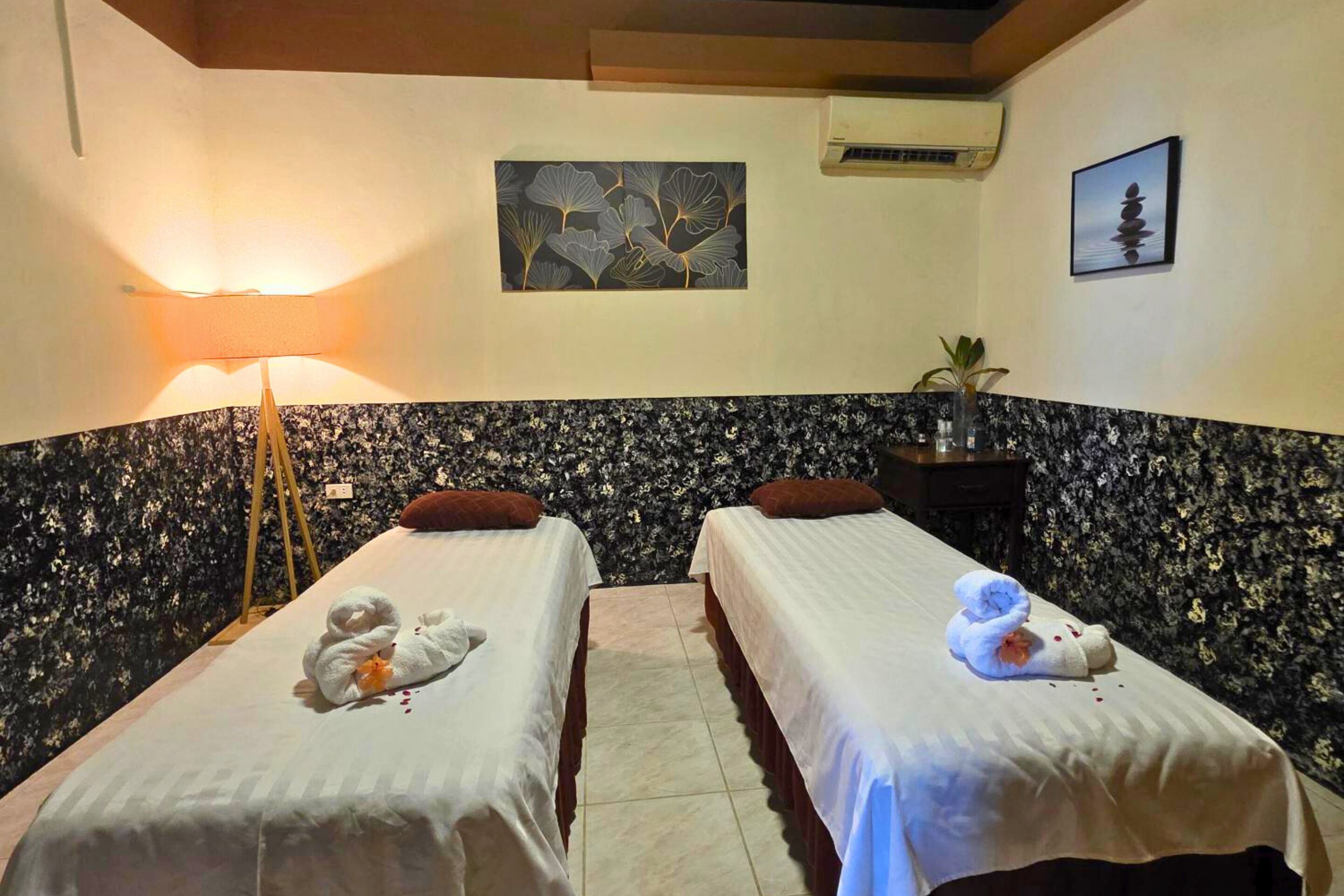 Aromaterapia y masajes con piedras calientes 