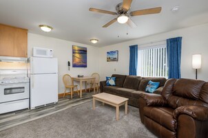 Deluxe Apartment, 1 Queen Bed with Sofa bed, Kitchen | Living room | 32-inch flat-screen TV with cable channels, TV, Netflix