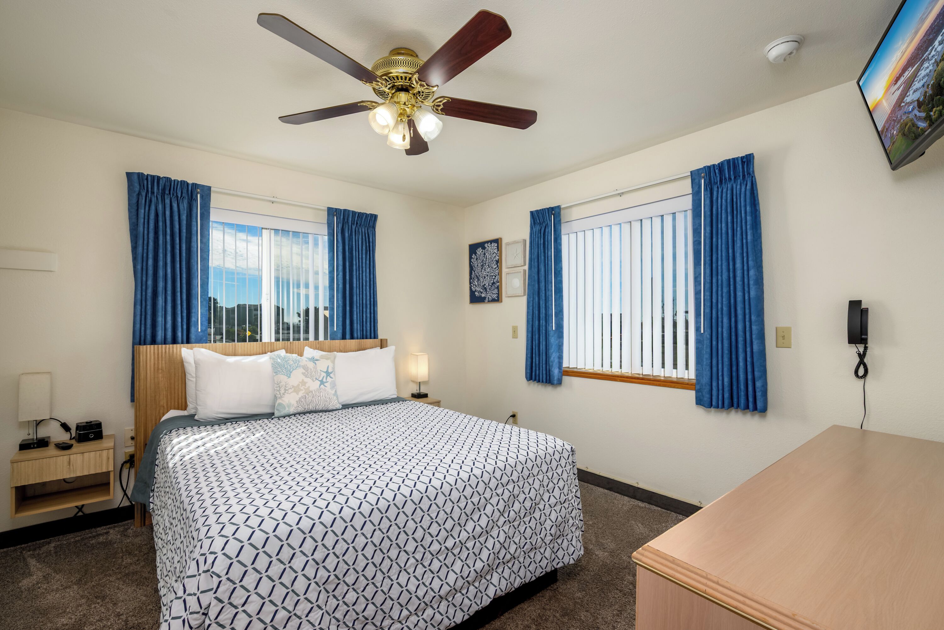 Deluxe Apartment, 1 Queen Bed with Sofa bed, Kitchen | 1 bedroom, free rollaway beds, free WiFi, bed sheets