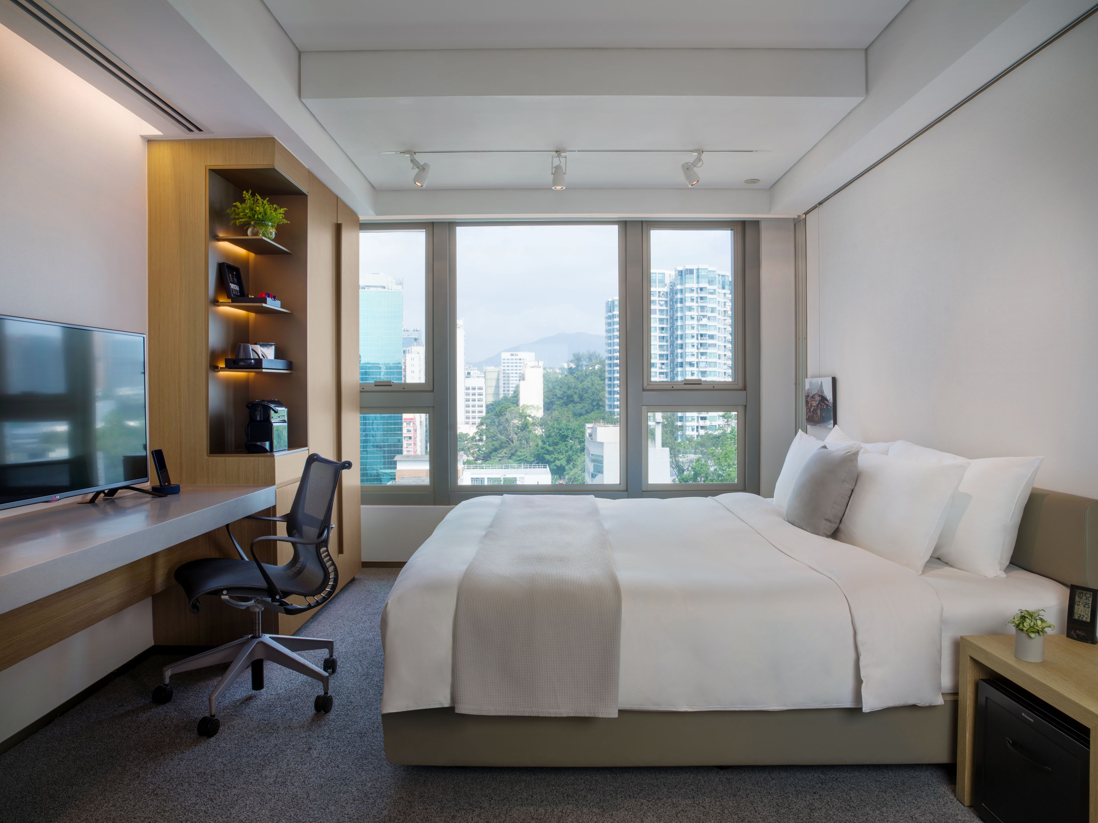 ビジネス ルーム キングベッド 1 台 | 低刺激性寝具、羽毛の掛け布団、セーフティボックス (室内)、デスク