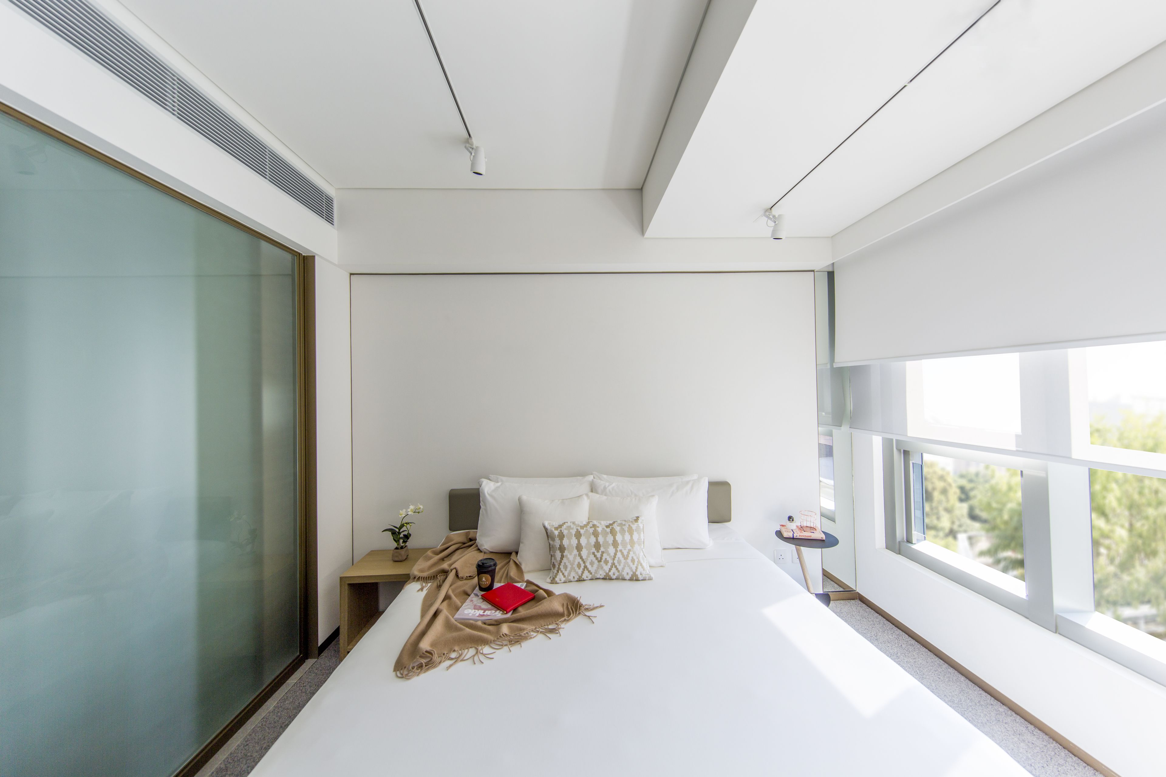 Allergikerbettwaren, Daunenbettdecken, Zimmersafe, Schreibtisch