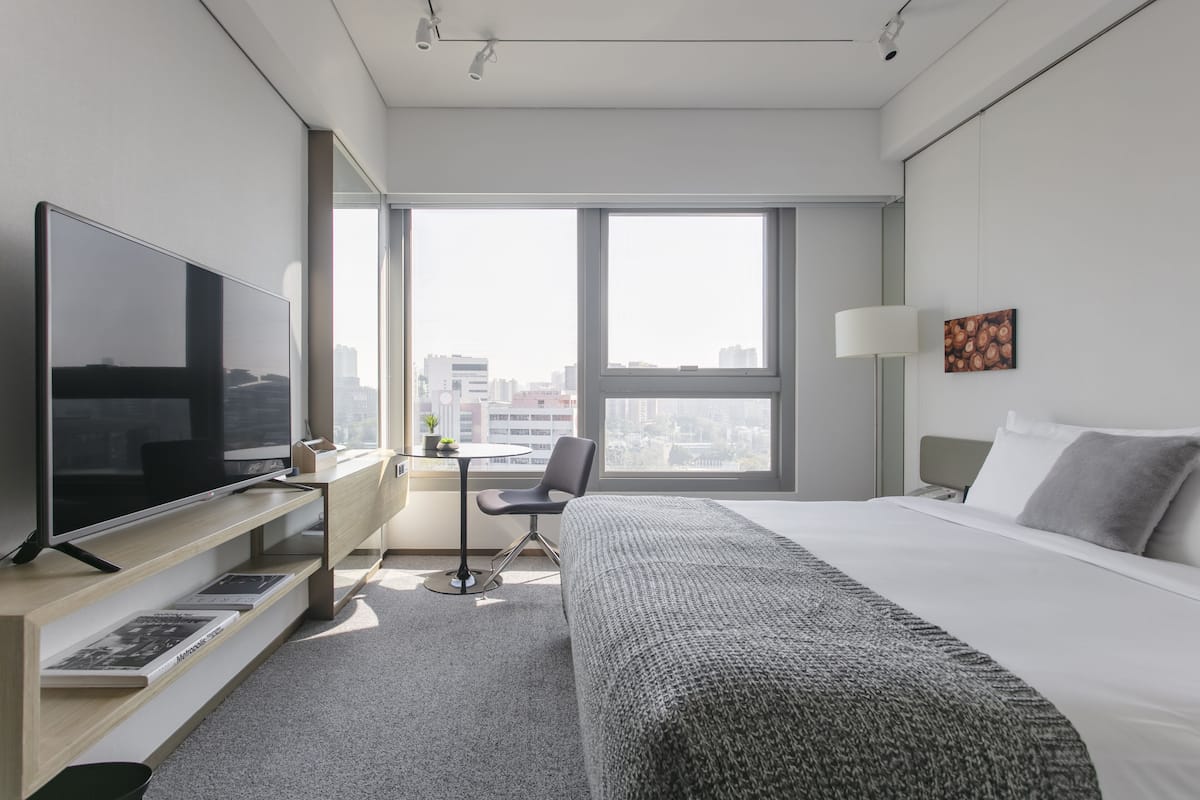Deluxe kamer, 1 kingsize bed (Sunrise) | 1 slaapkamer, hypoallergeen beddengoed, donzen dekbedden