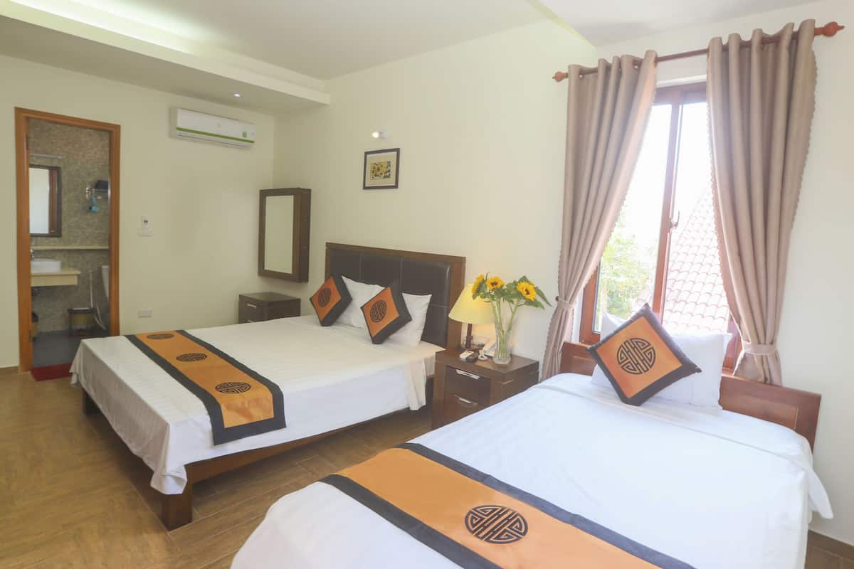 Deluxe Triple Room, Balcony, City View