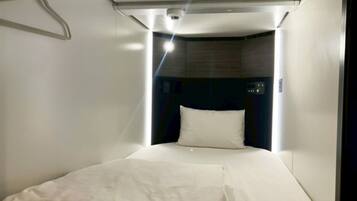 Shared Dormitory, Men only, Non Smoking | WiFi (free), bed sheets