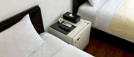 Twin Room, Non Smoking, Private Bathroom | WiFi (free), bed sheets