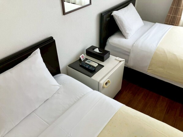 Twin Room, Non Smoking, Private Bathroom | WiFi (free), bed sheets - HOTEL LiVEMAX BUDGET Kawasaki Daishi (Kawasaki)