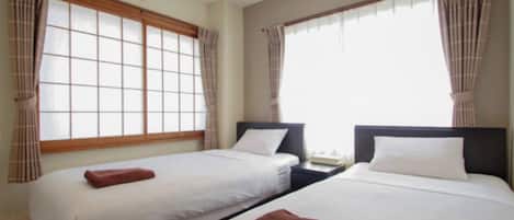 Twin Room with Shower, Non Smoking | Free WiFi, bed sheets