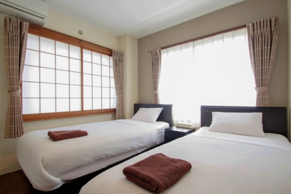 Twin Room with Shower, Non Smoking | WiFi (free), bed sheets
