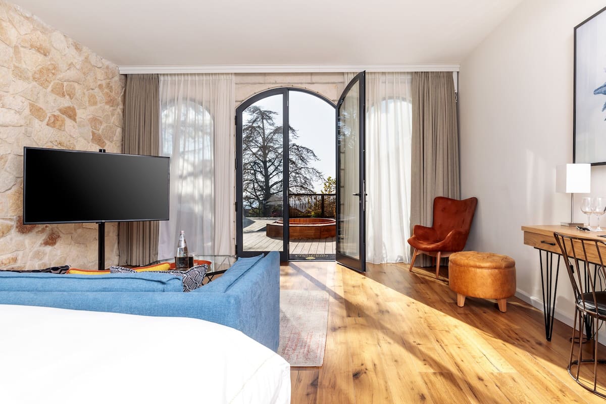 Junior Suite Private Pool Upper Terrace | 1 bedroom, minibar, in-room safe, blackout drapes