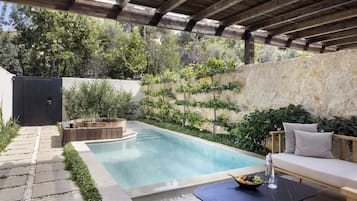 Suite Junior, kolam renang pribadi, pemandangan kebun | Teras/patio