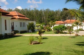 Property grounds - The Gardens Villas (Thep Krasattri)