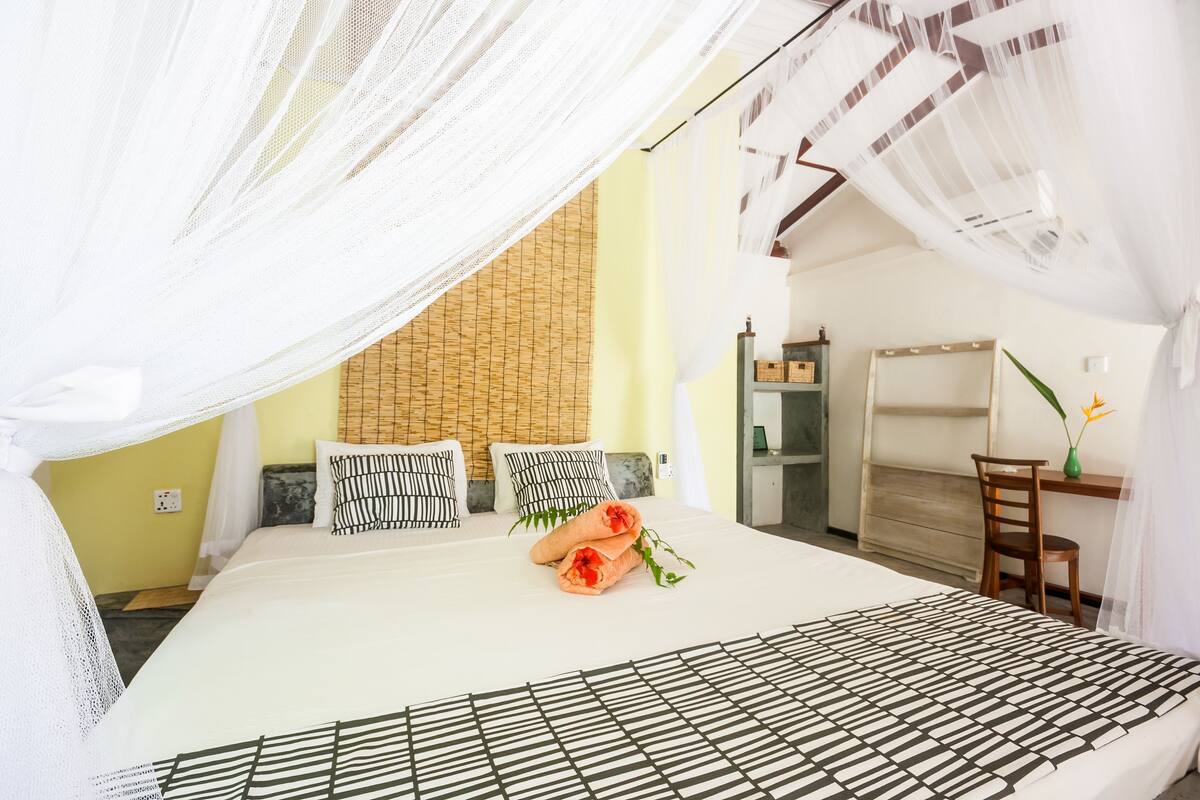 In-room safe, free WiFi