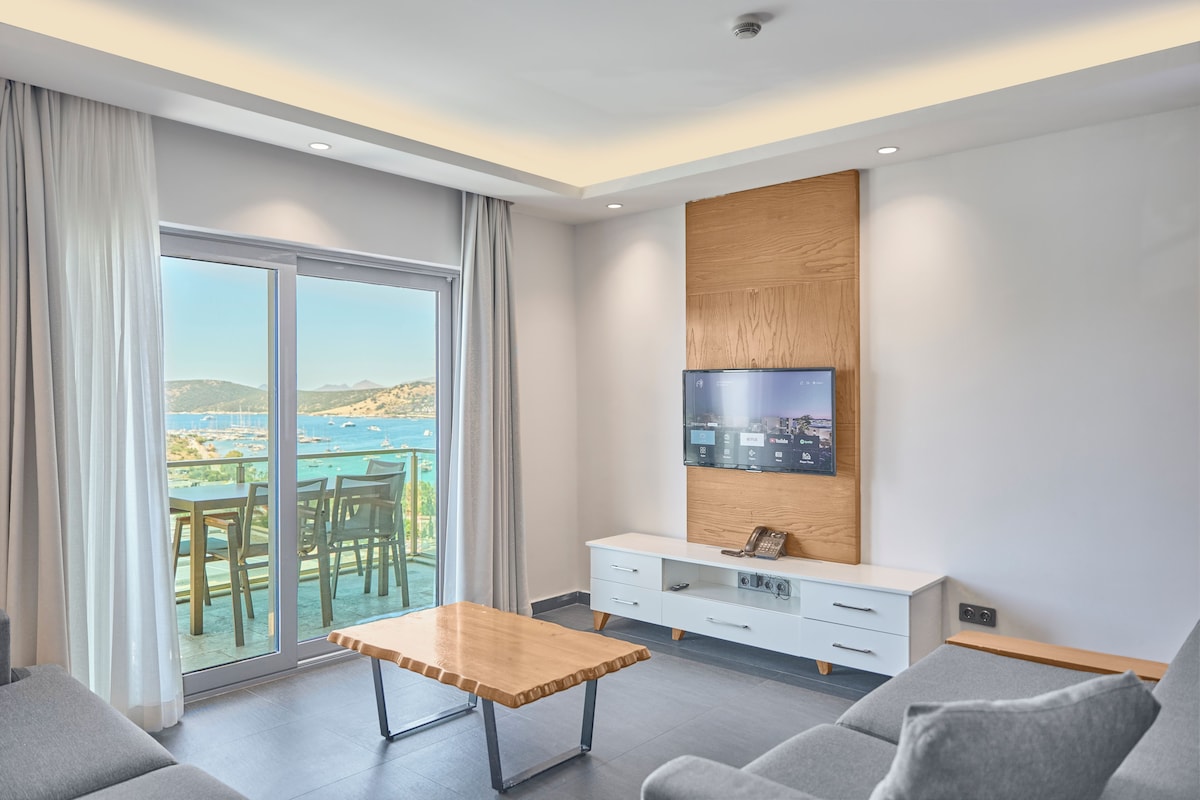 Familienapartment, 2 Schlafzimmer, Veranda, Meerblick | Wohnbereich | 40-Zoll-LED-Fernseher mit Satellitenempfang, Fernseher, Netflix
