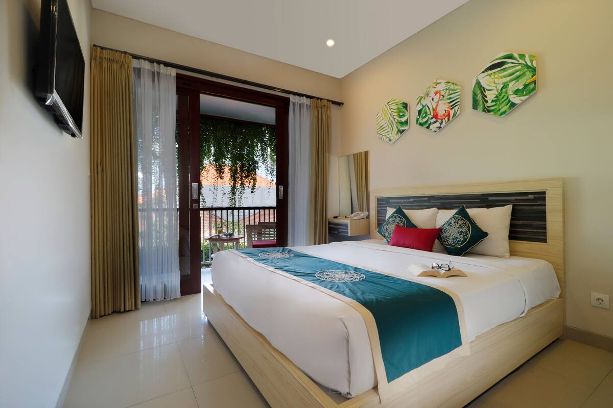 Sari Room | Minibar, in-room safe, desk, WiFi (free)