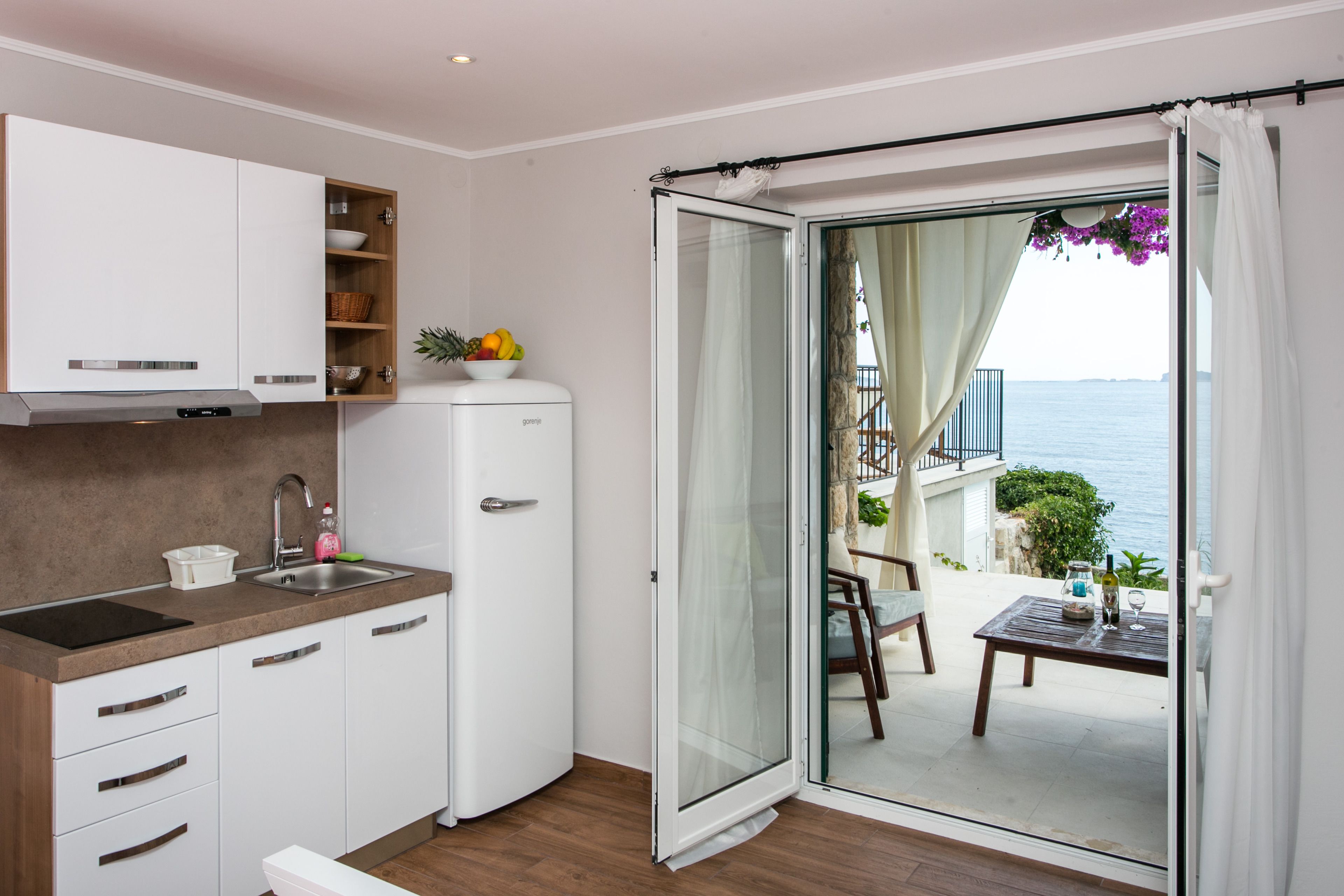 studio, terrace, sea view | private kitchenette | fridge, stovetop, cookware/dishes/utensils